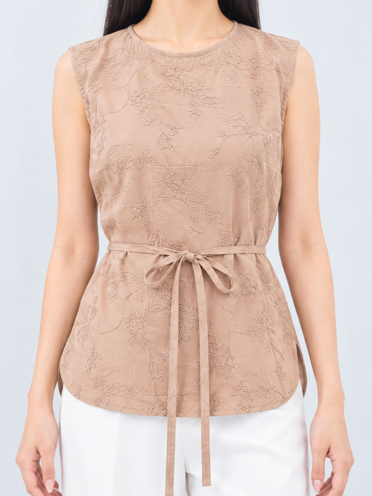 Ms Daisy Joa Embroidery Sleeveless Top