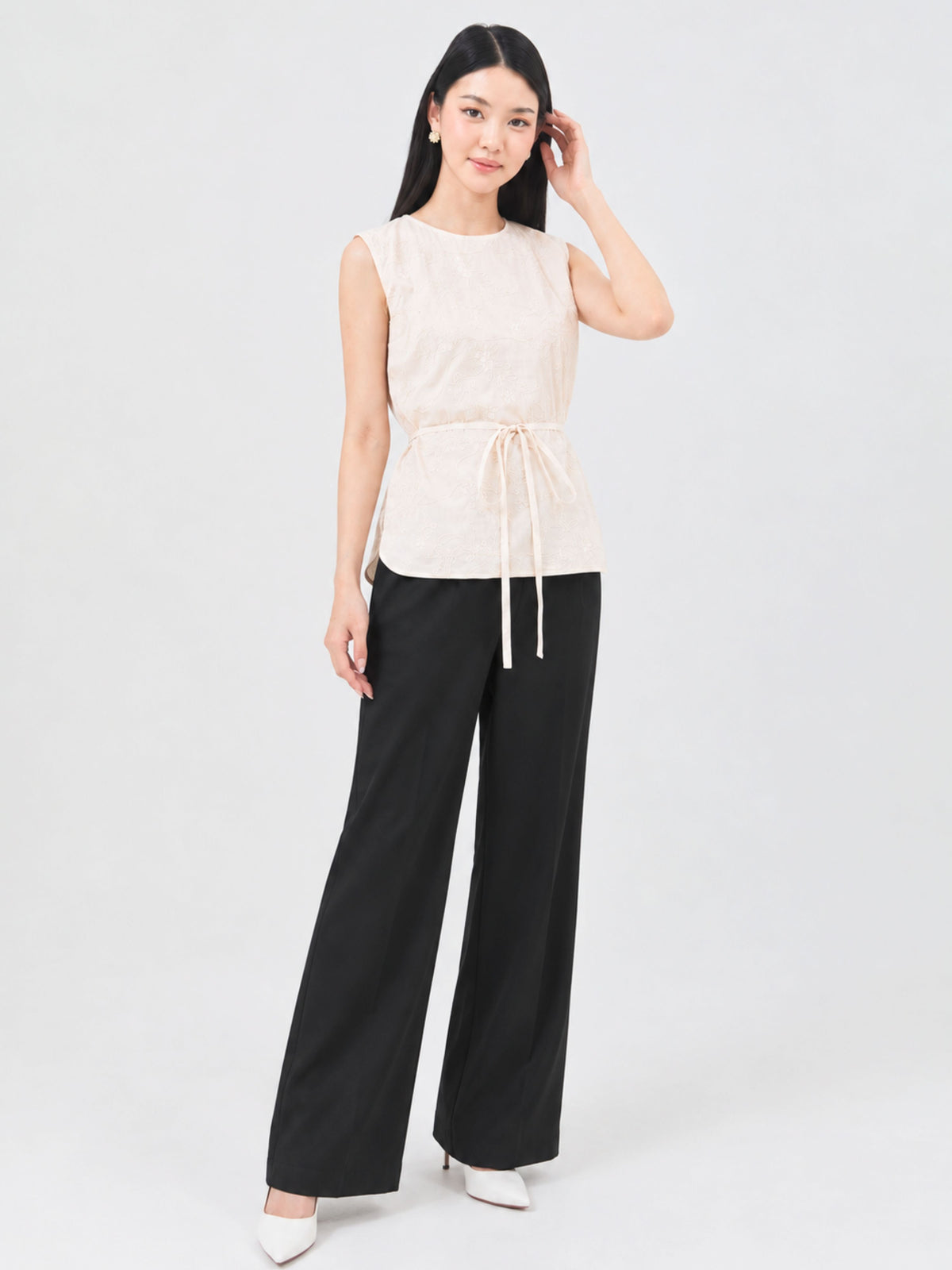 Ms Daisy Joa Embroidery Sleeveless Top