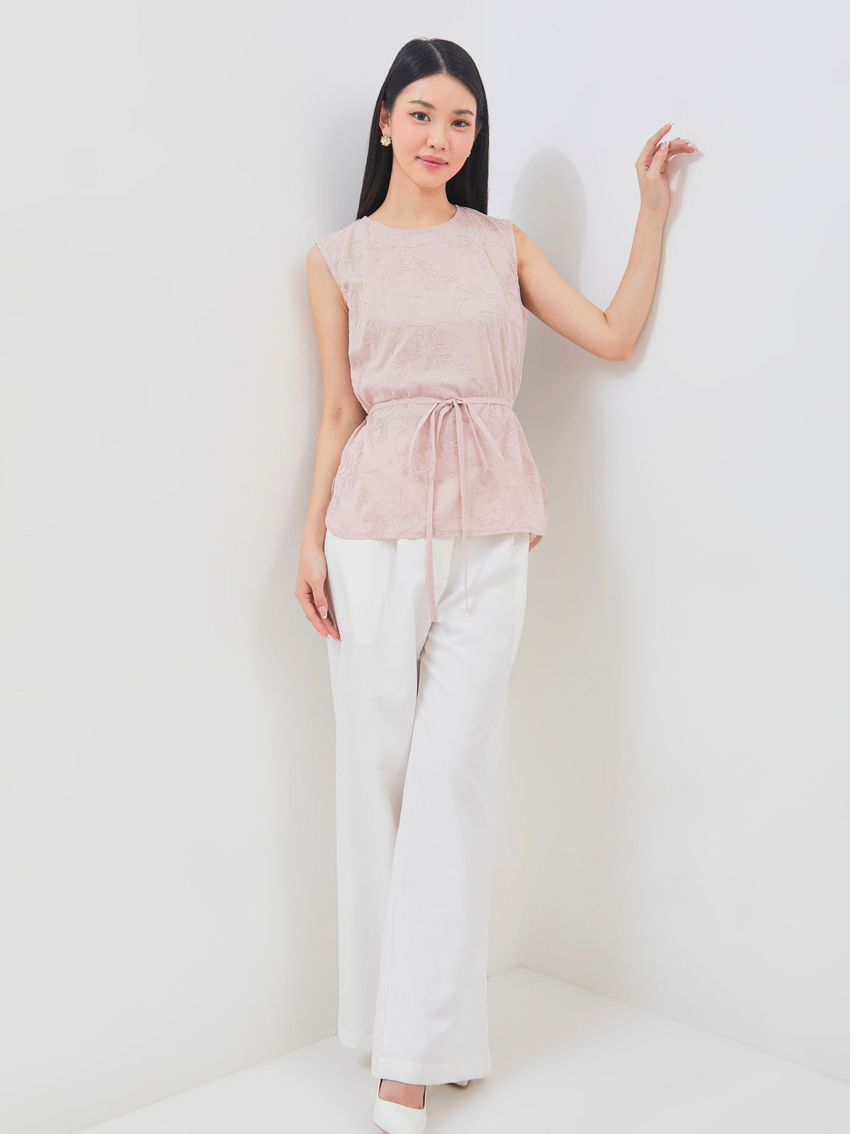 Ms Daisy Joa Embroidery Sleeveless Top